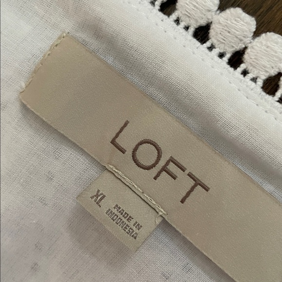 Ann Taylor LOFT White Floral Eyelet Sleeveless Peplum Top - Picture 5 of 6